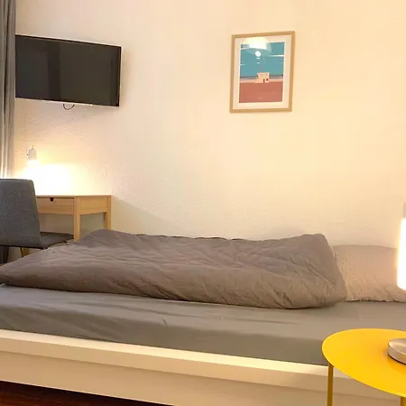 公寓 Gemuetliches Mit 2 Schlafzimmern, Kueche, Bad, Balkon, Parken Kostenfrei