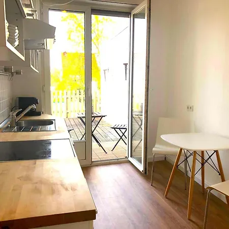 Gemuetliches Mit 2 Schlafzimmern, Kueche, Bad, Balkon, Parken Kostenfrei Köln