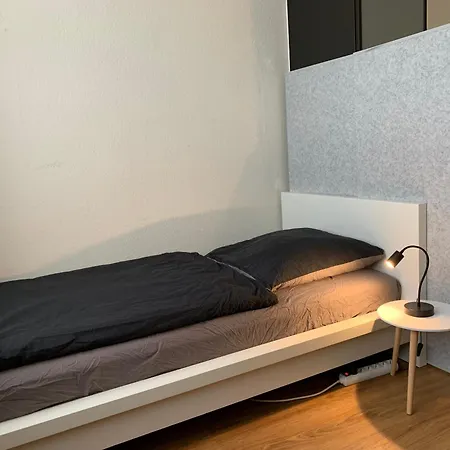 Gemuetliches Mit 2 Schlafzimmern, Kueche, Bad, Balkon, Parken Kostenfrei * Köln