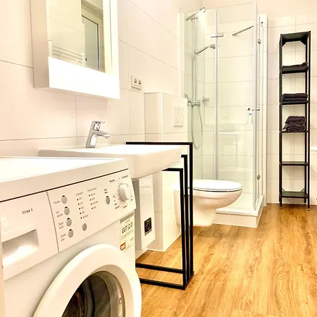 Daire Gemuetliches Mit 2 Schlafzimmern, Kueche, Bad, Balkon, Parken Kostenfrei *
