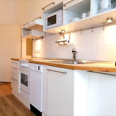 Gemuetliches Mit 2 Schlafzimmern, Kueche, Bad, Balkon, Parken Kostenfrei Köln